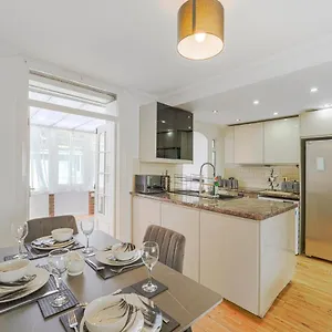 Holiday home Special Offers, Sleeps 5, Hanwell, London W7, Free Parking, Greenford (Greater London)